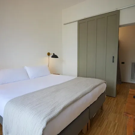Up & Up - By Myhomeincomo Vakantiehuis