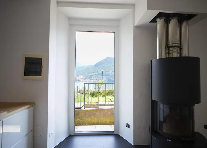Up & Up - By Myhomeincomo Moltrasio