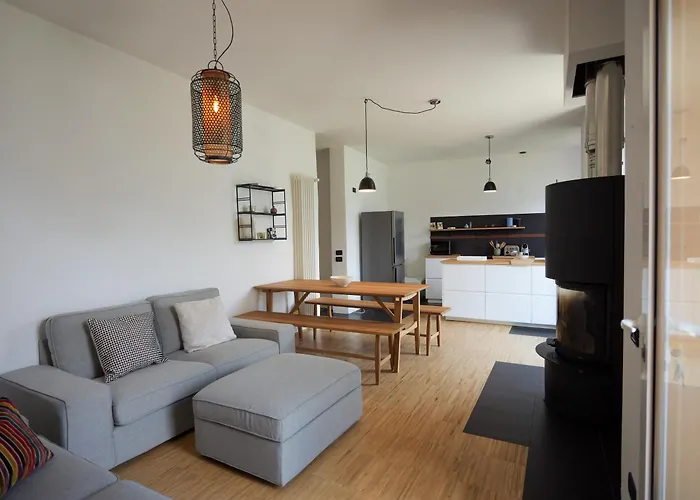 Up & Up - By Myhomeincomo * Moltrasio