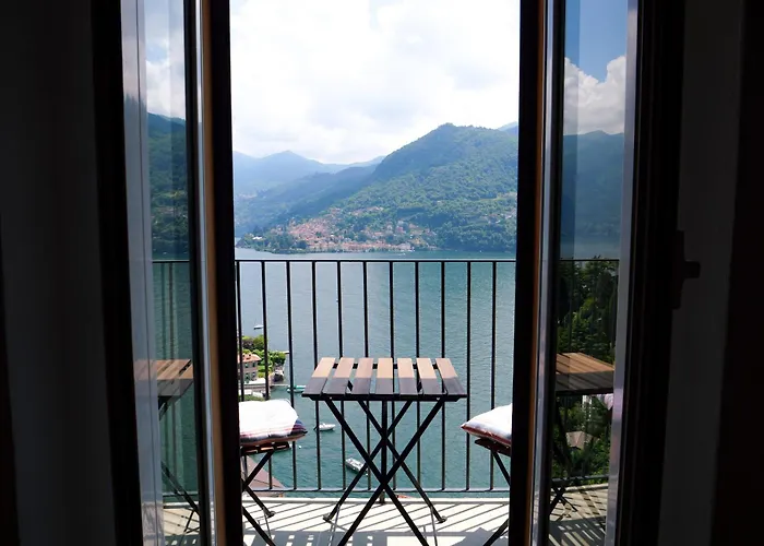 Up & Up - By Myhomeincomo Vakantiehuis