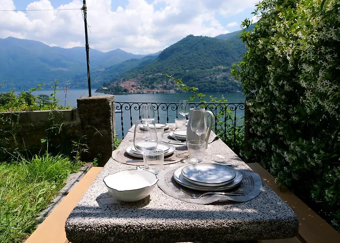 Up & Up - By Myhomeincomo Moltrasio