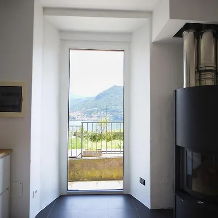 Up & Up - By Myhomeincomo Moltrasio